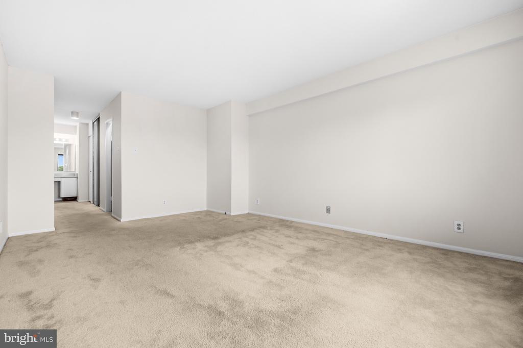 205 YOAKUM PARKWAY Unit: 914