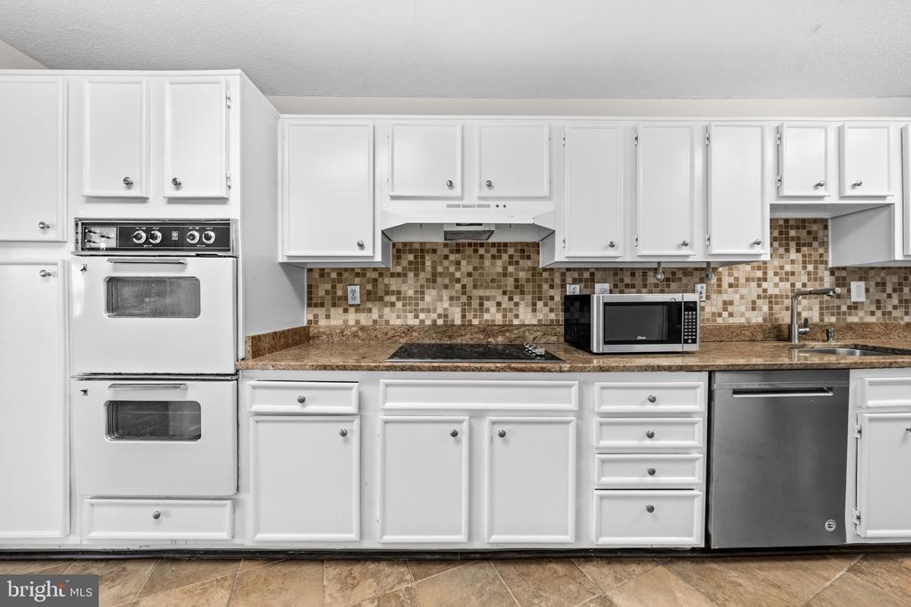 205 YOAKUM PARKWAY Unit: 914