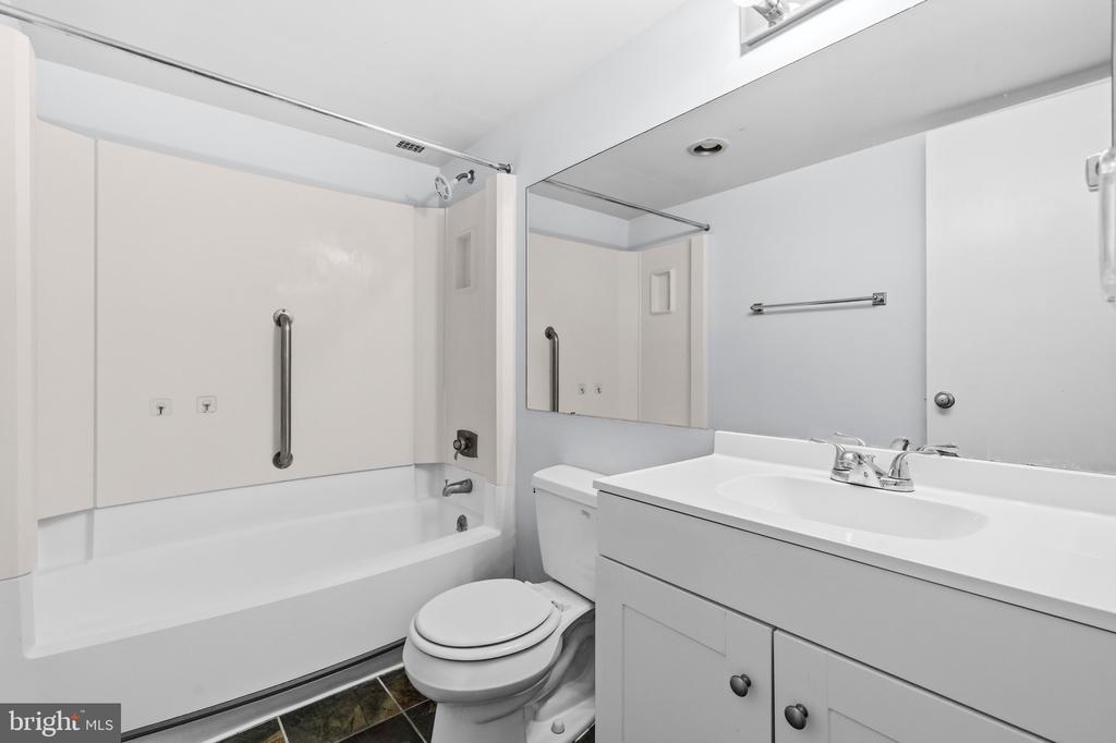 205 YOAKUM PARKWAY Unit: 914
