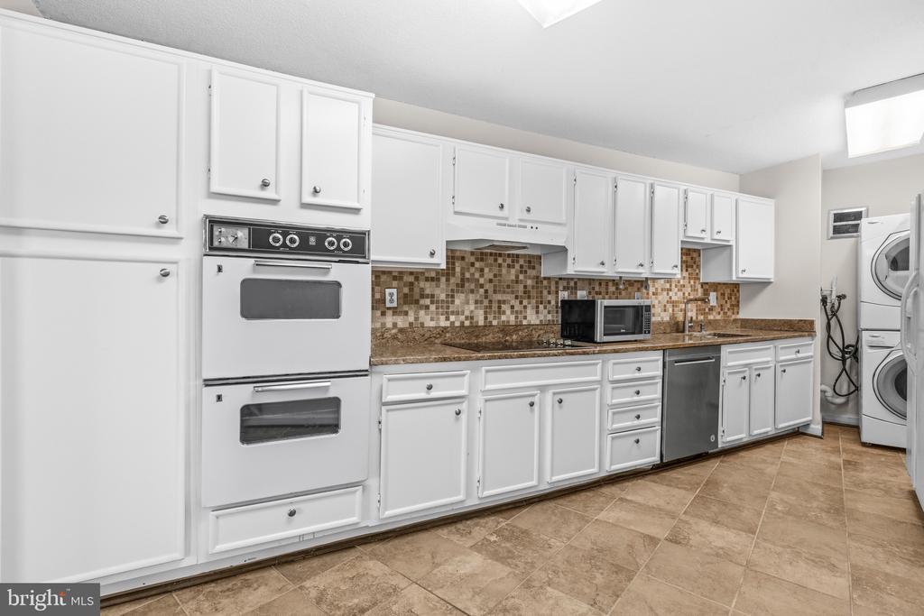 205 YOAKUM PARKWAY Unit: 914