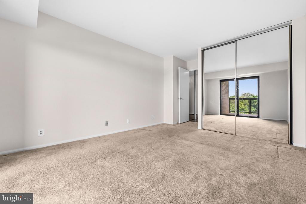 205 YOAKUM PARKWAY Unit: 914