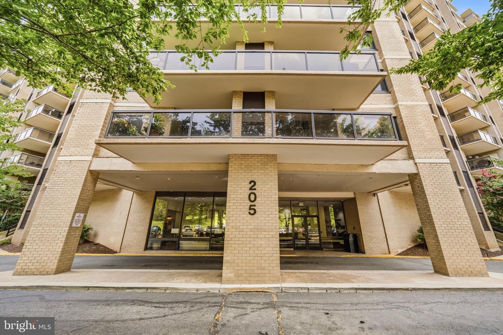 205 YOAKUM PARKWAY Unit: 914
