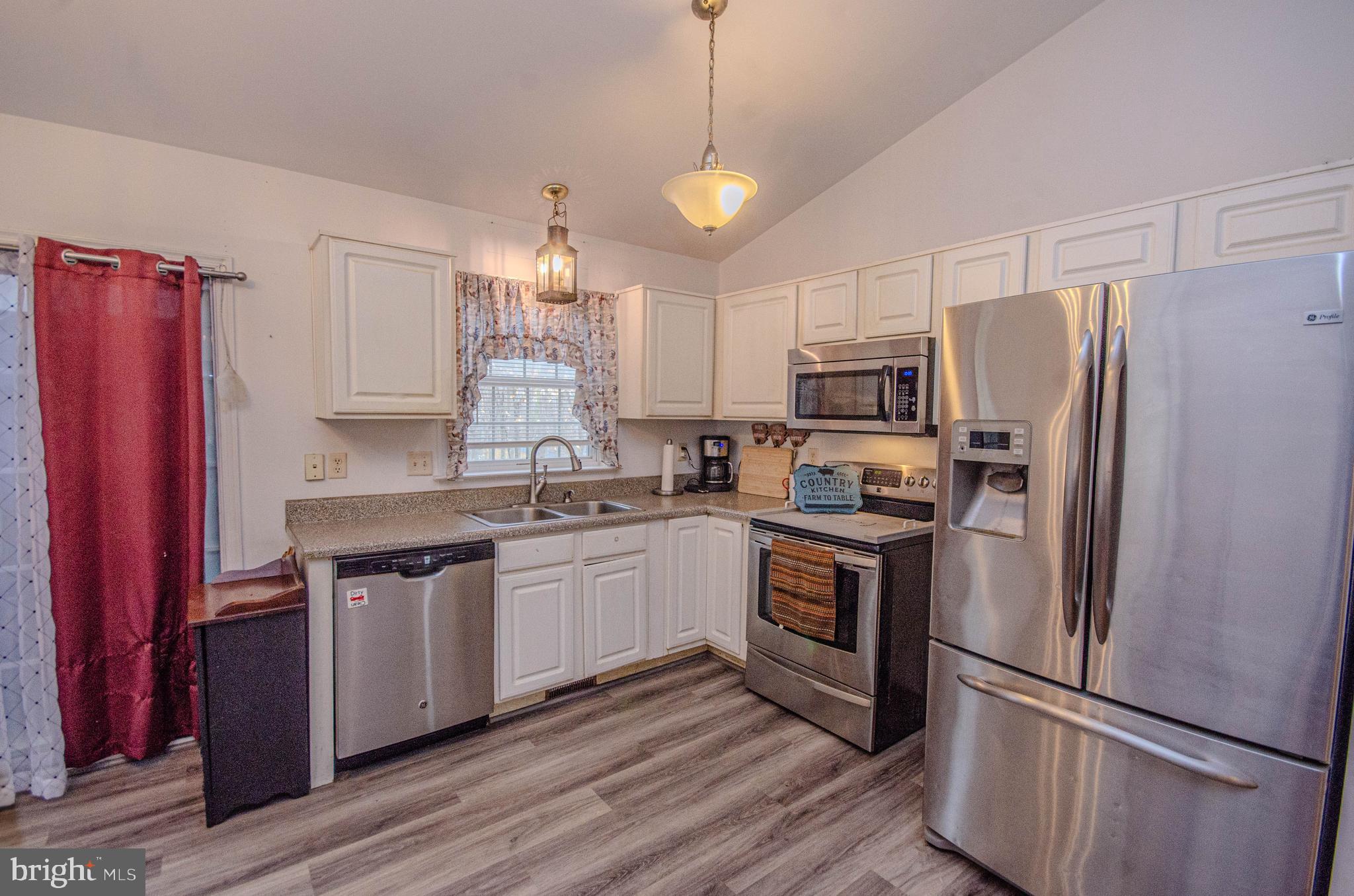 221 Village Ct