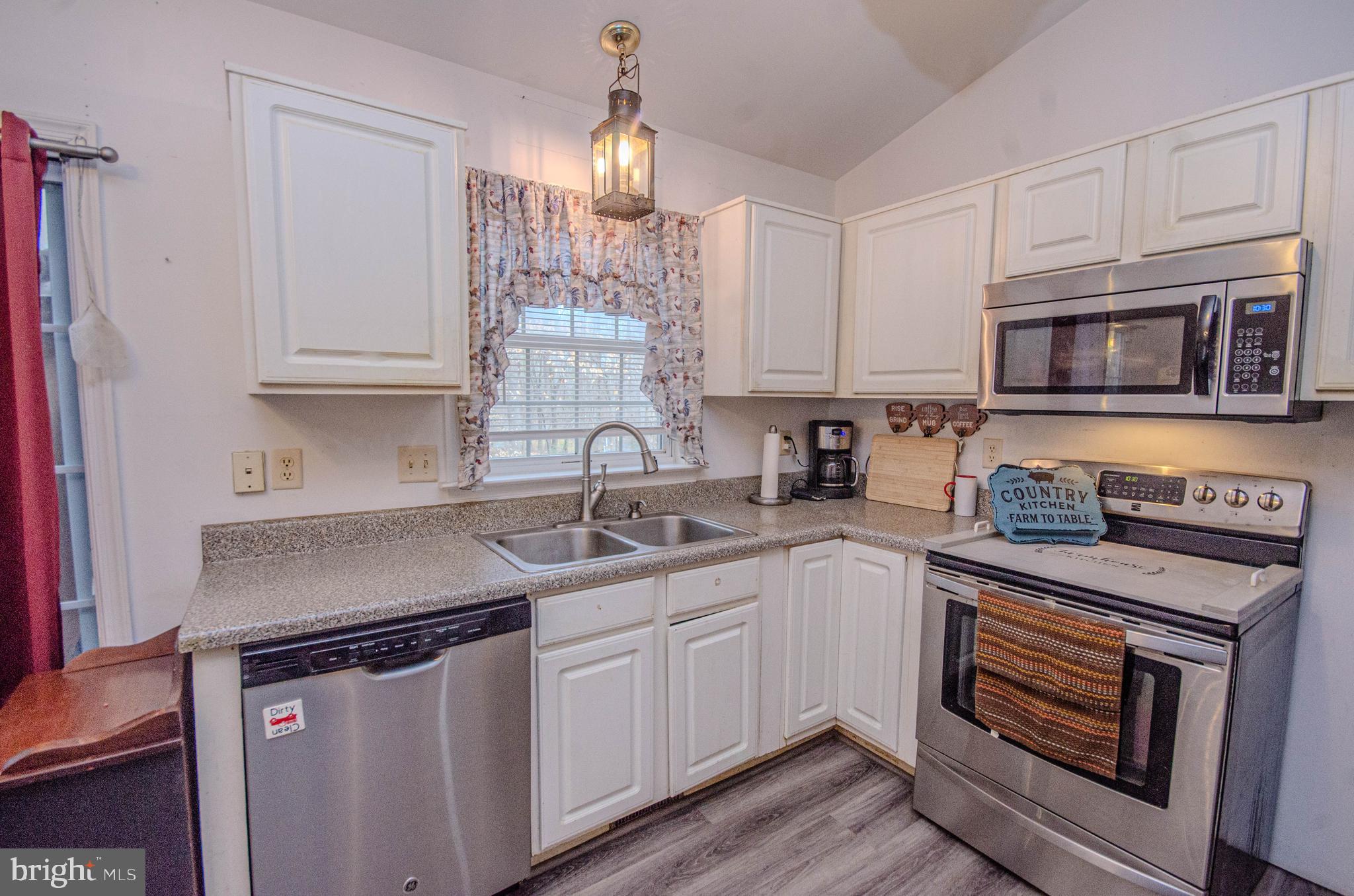 221 Village Ct