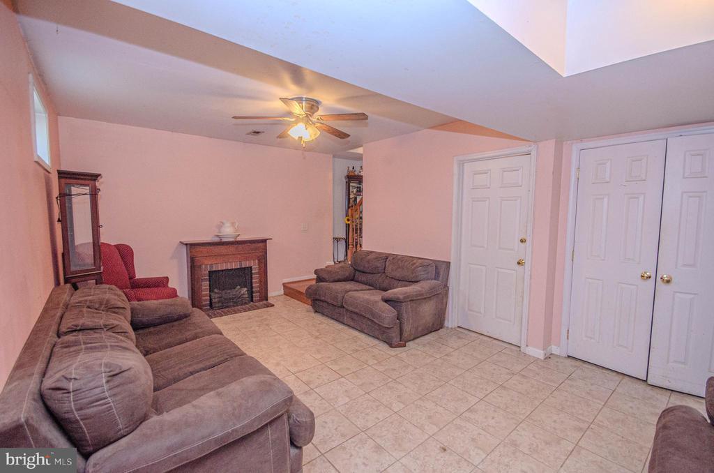 221 Village Ct