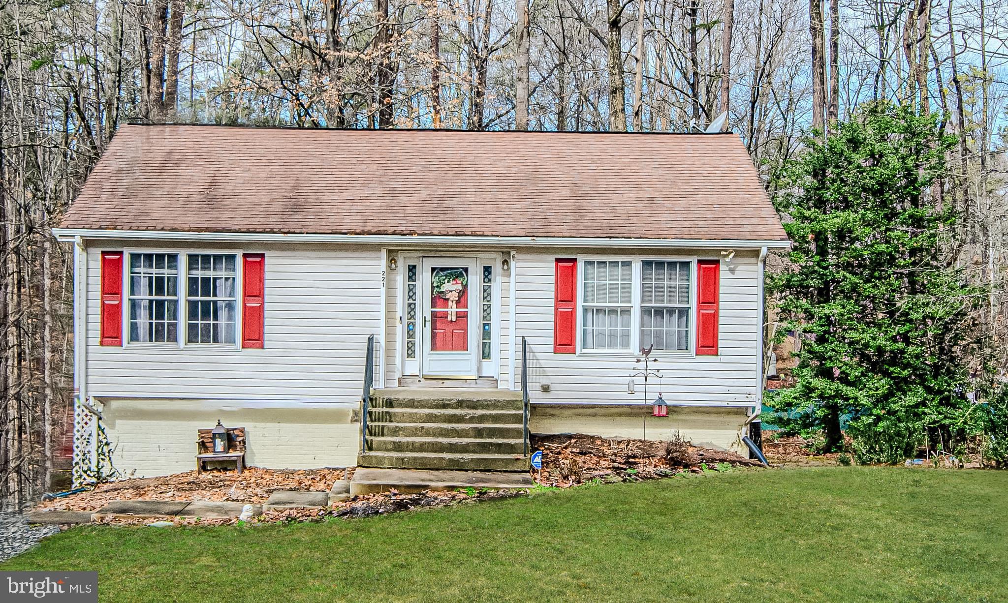 221 Village Ct
