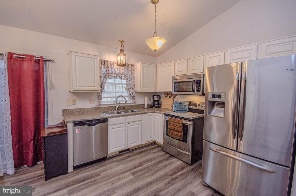 221 Village Ct