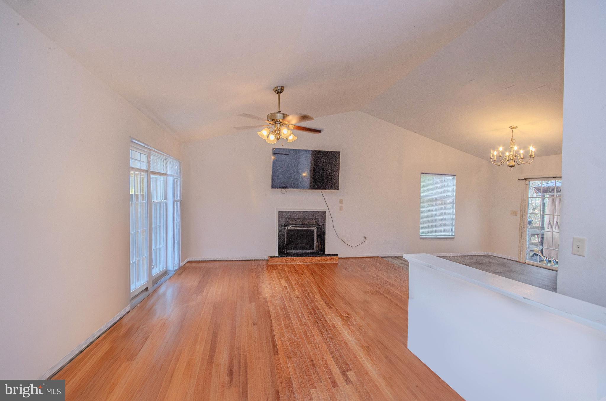 221 Village Ct