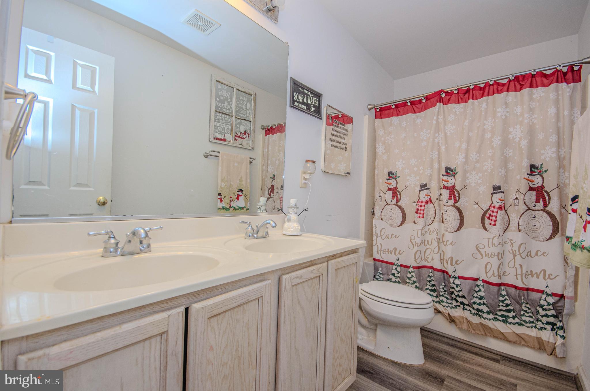221 Village Ct
