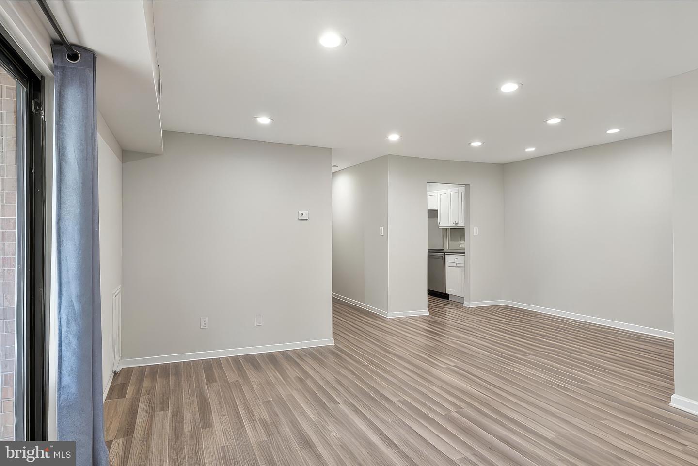 10720 W West Dr #101