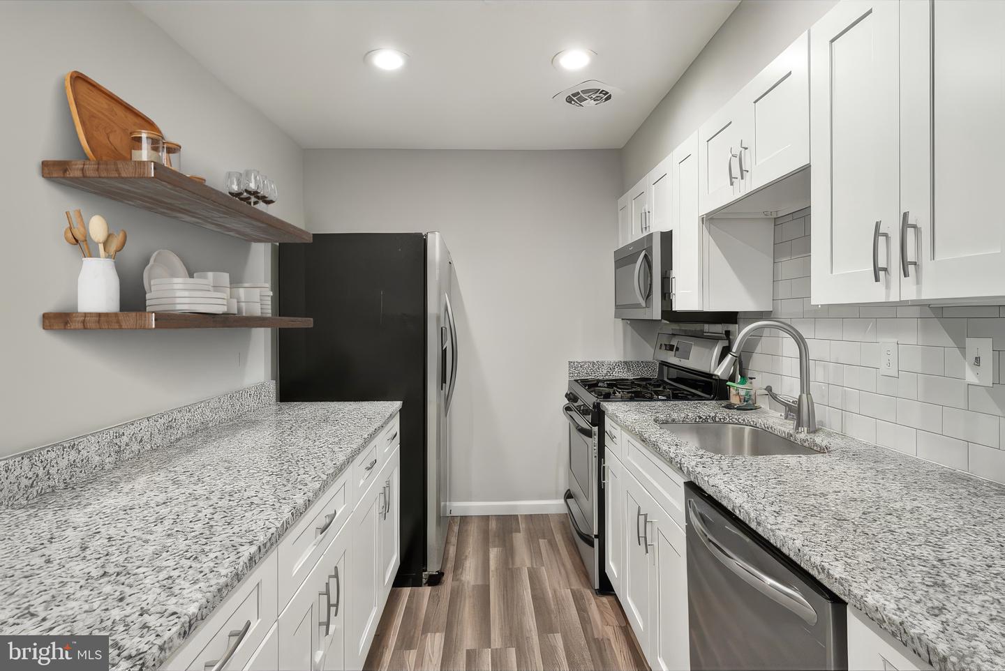 10720 W West Dr #101