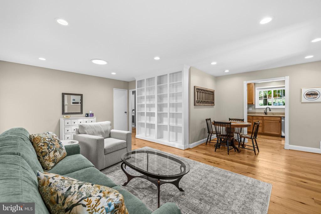 3609 EMBASSY LANE