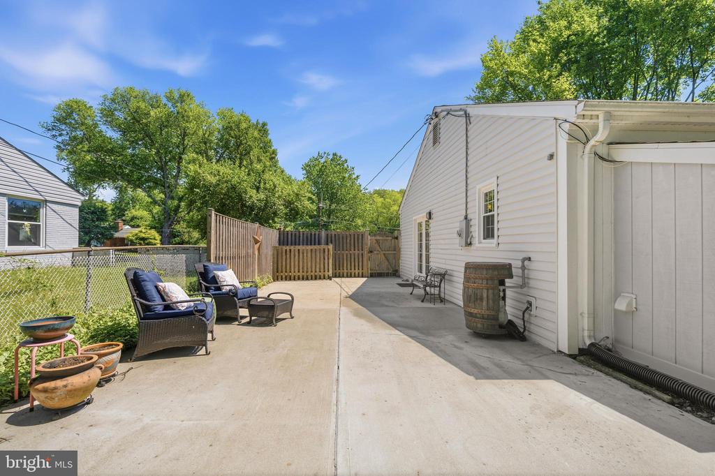 3609 EMBASSY LANE