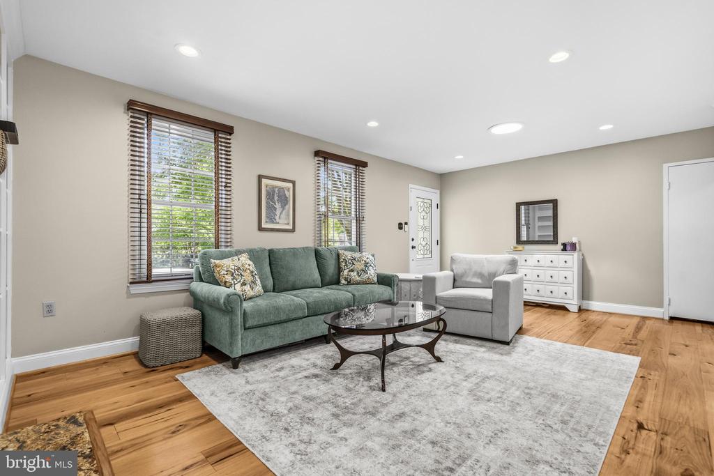 3609 EMBASSY LANE