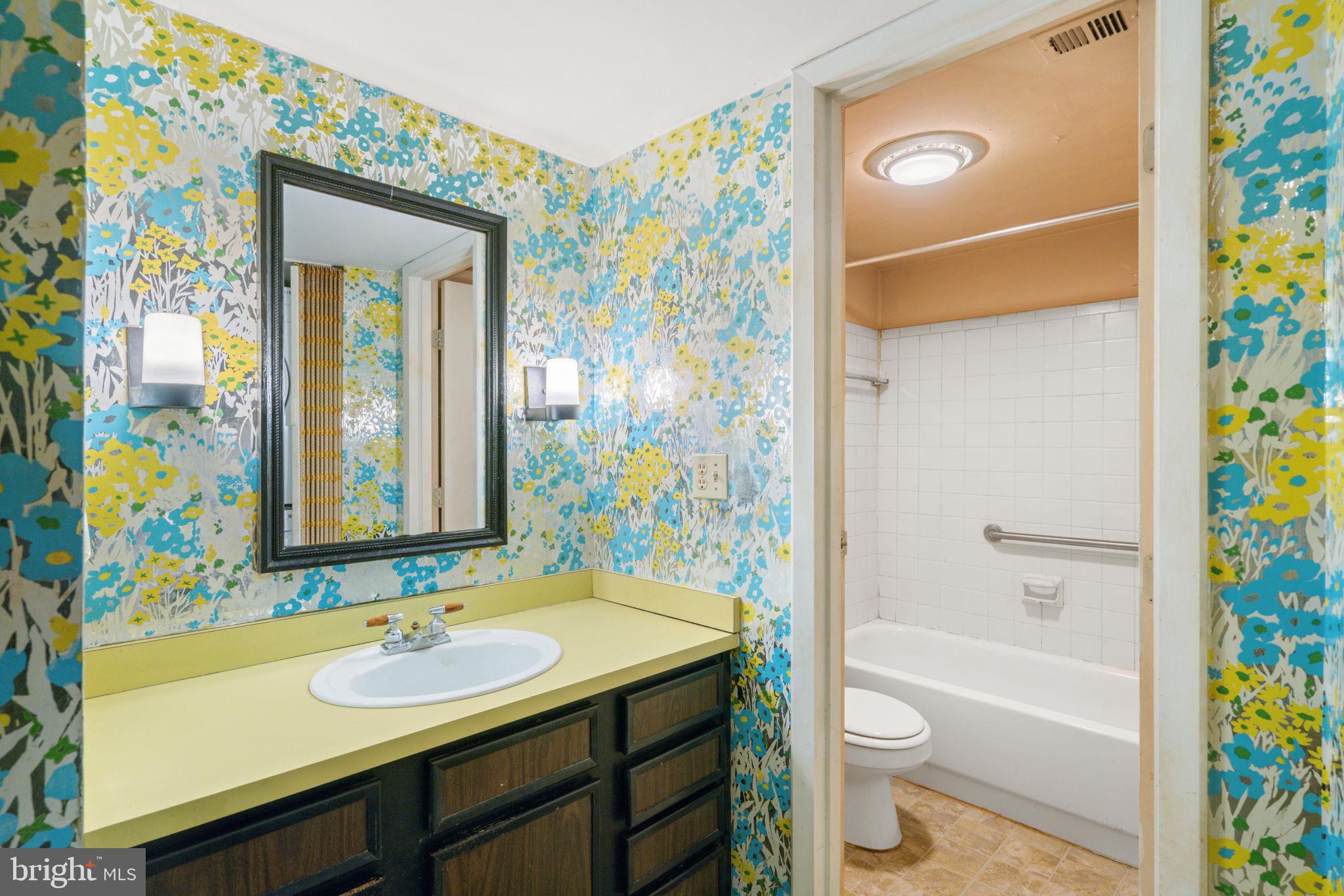 5820 Royal Ridge Dr #R