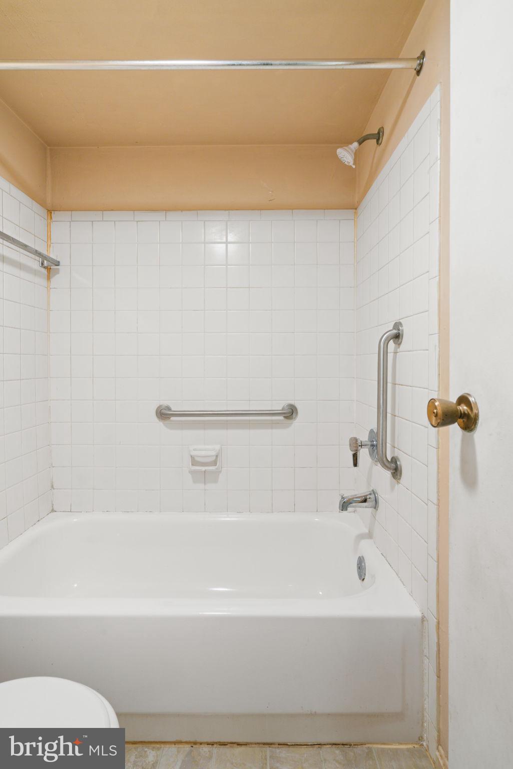 5820 Royal Ridge Dr #R