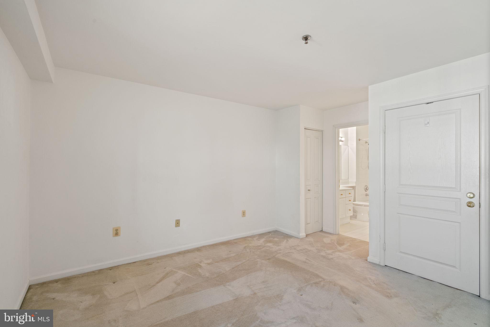 5565 Seminary Rd #402