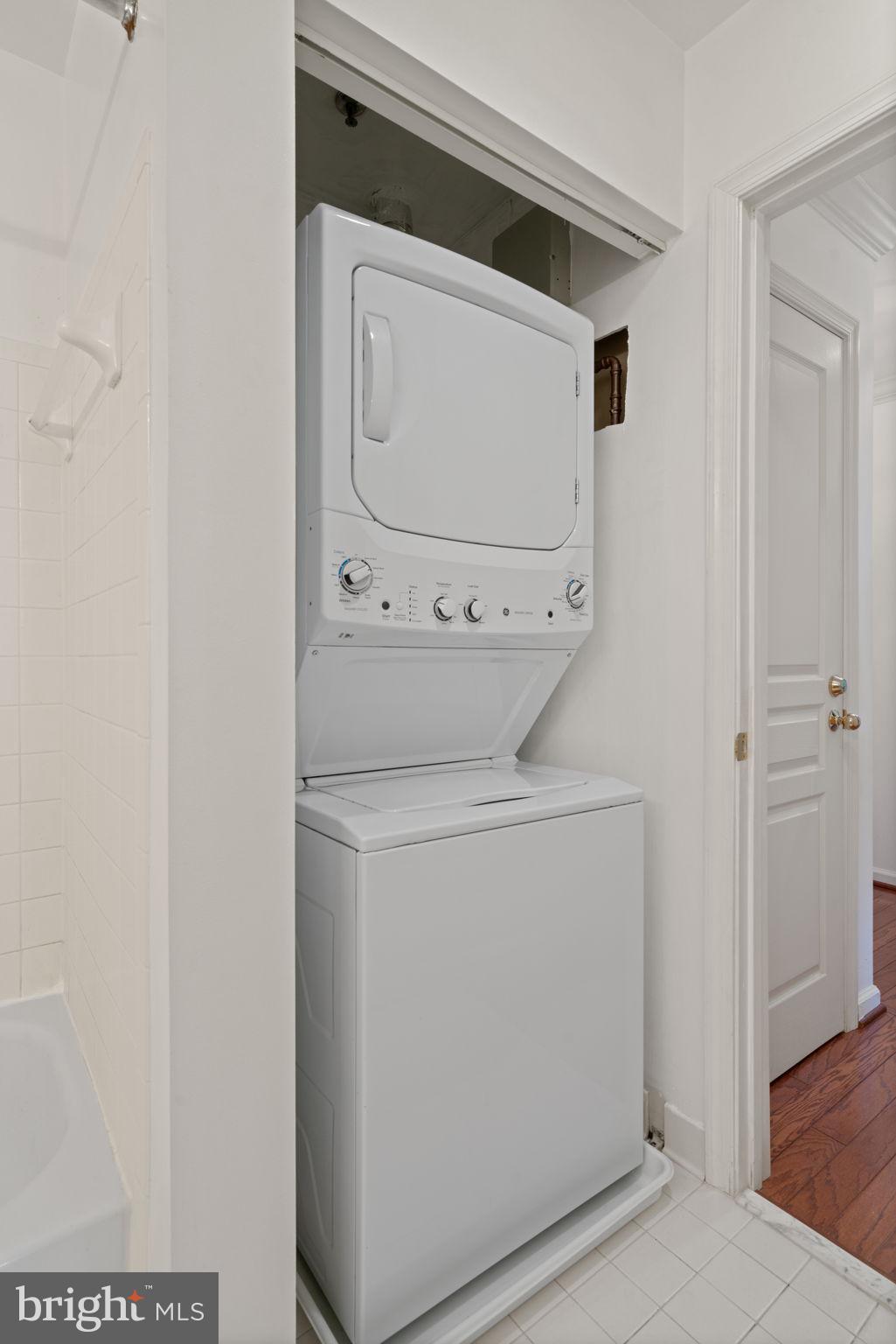 5565 Seminary Rd #402