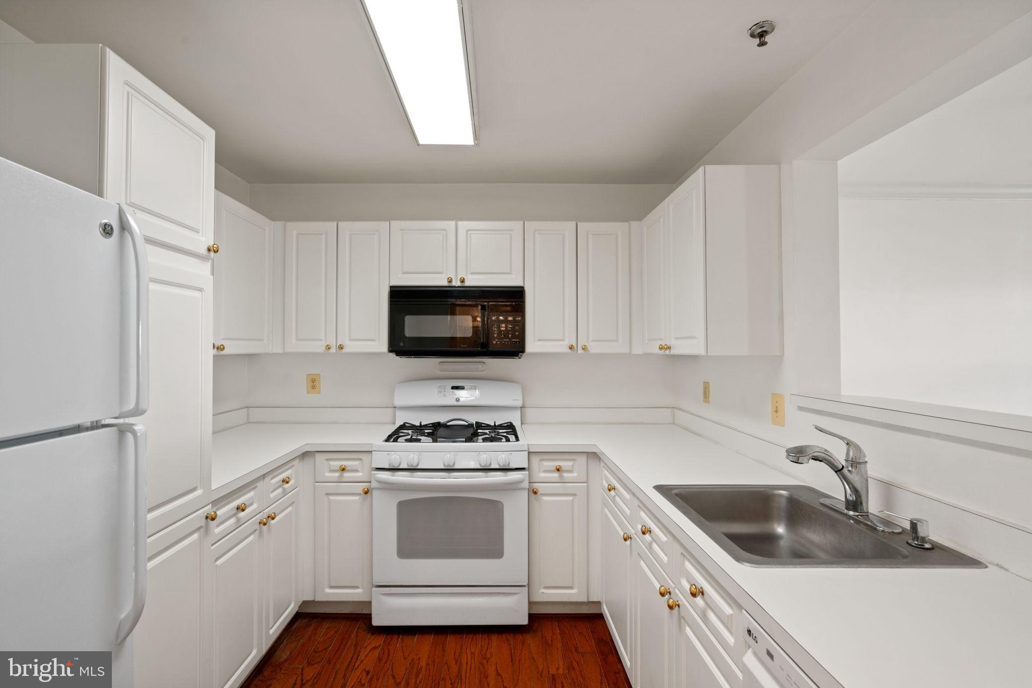 5565 Seminary Rd #402