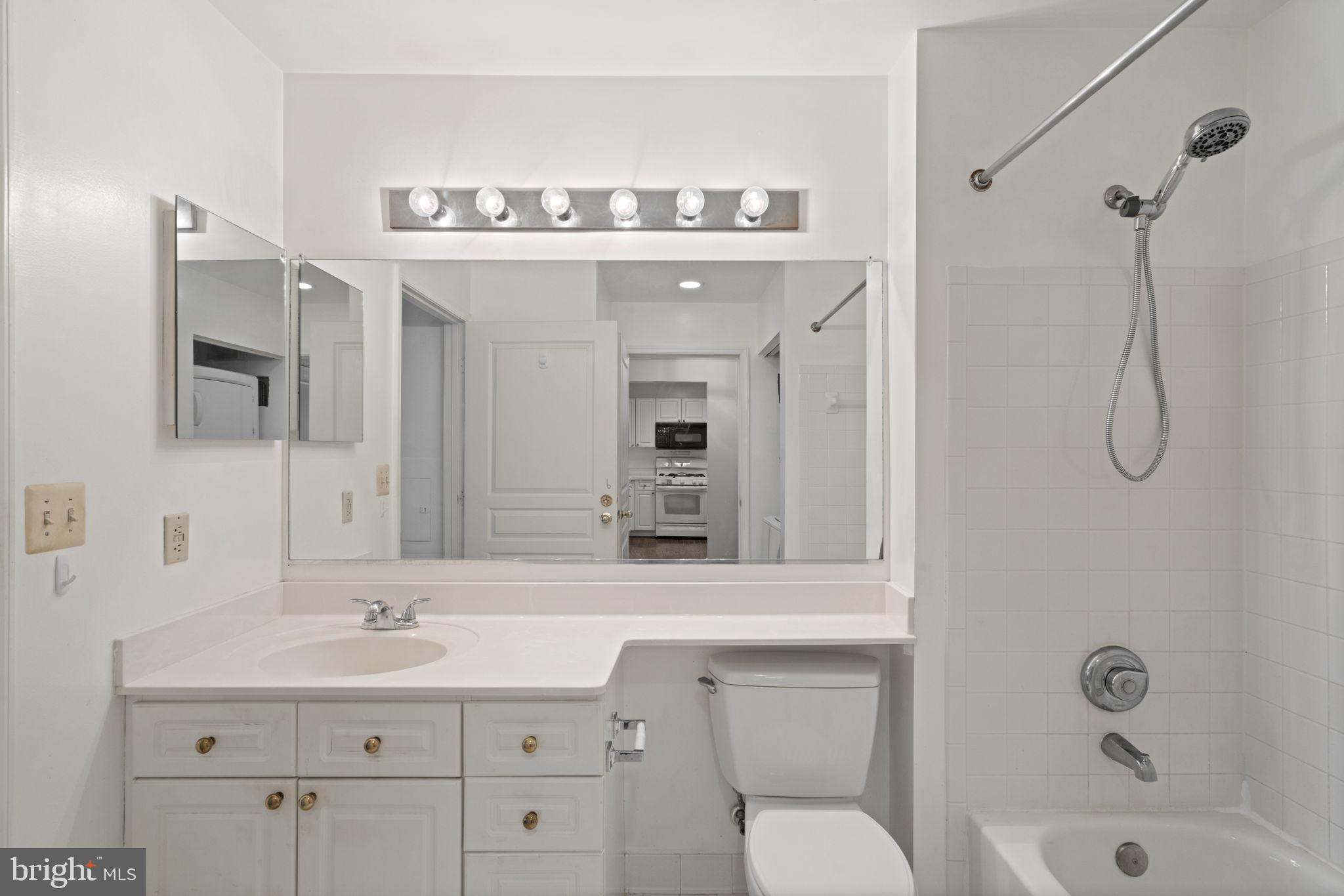 5565 Seminary Rd #402