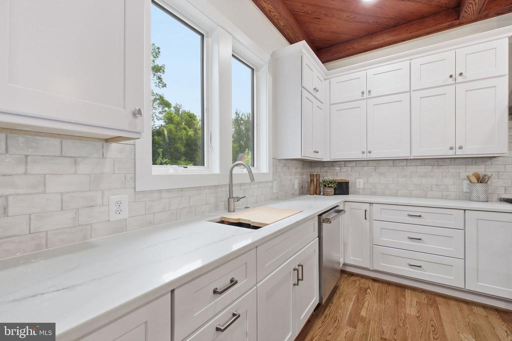 7631 LISLE AVENUE