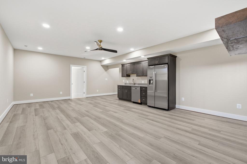 7631 LISLE AVENUE
