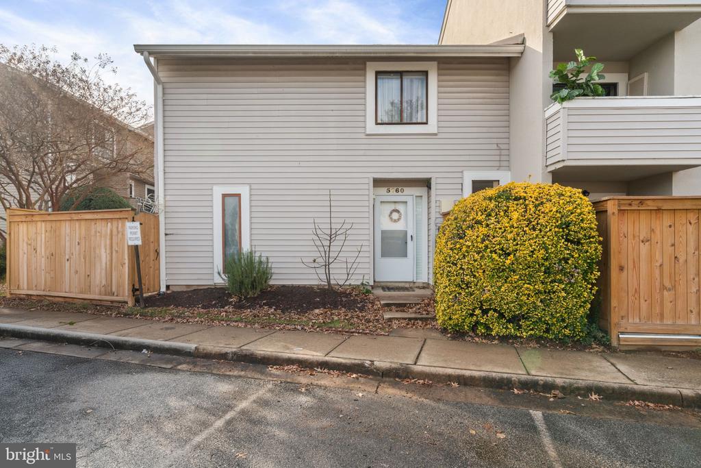 5760 Village Green Dr #09/5760