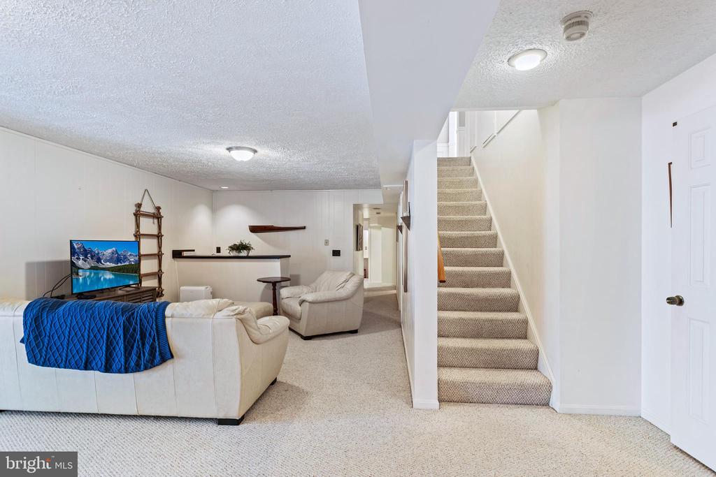 6096 Arrington Dr