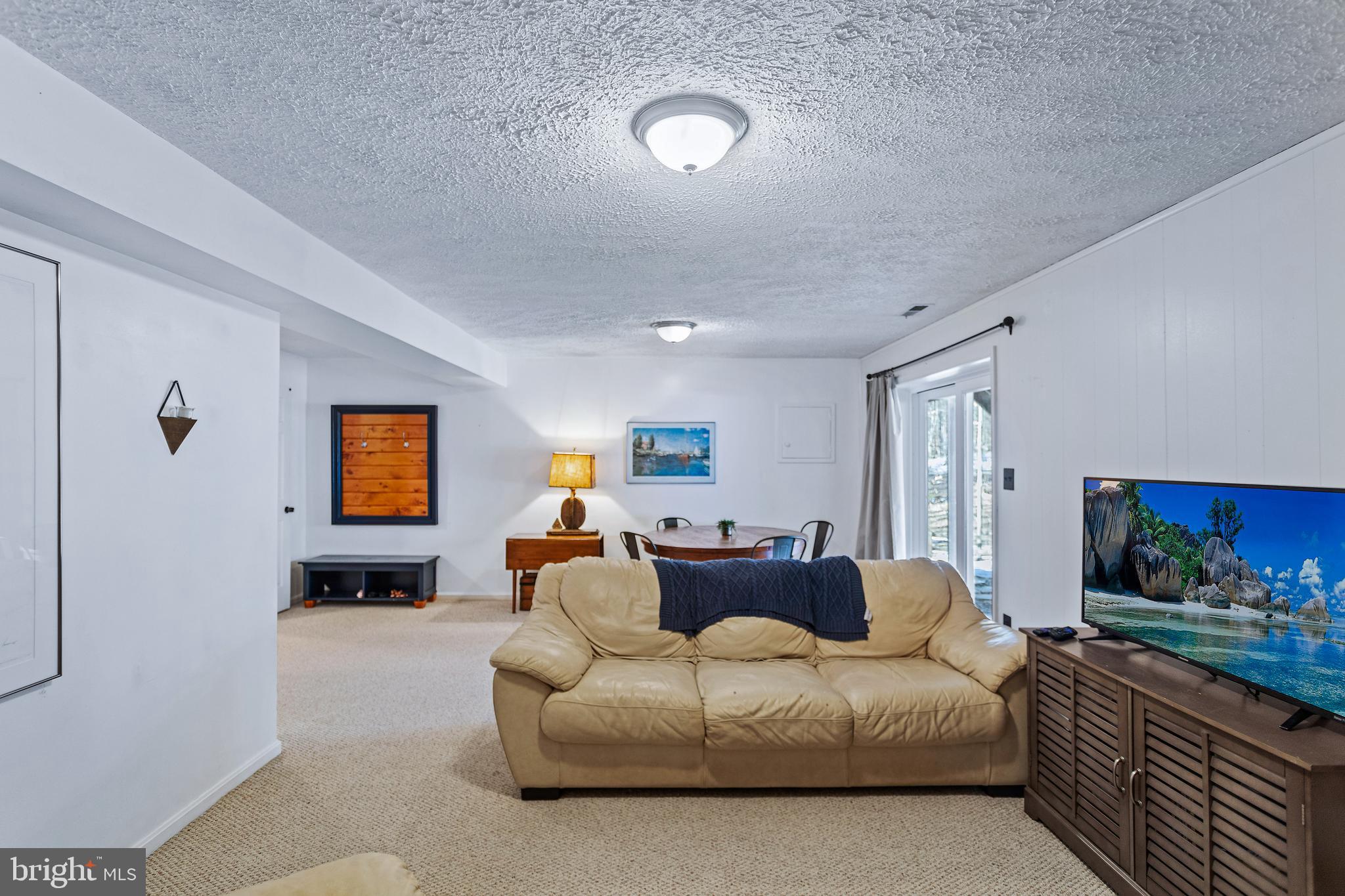 6096 Arrington Dr