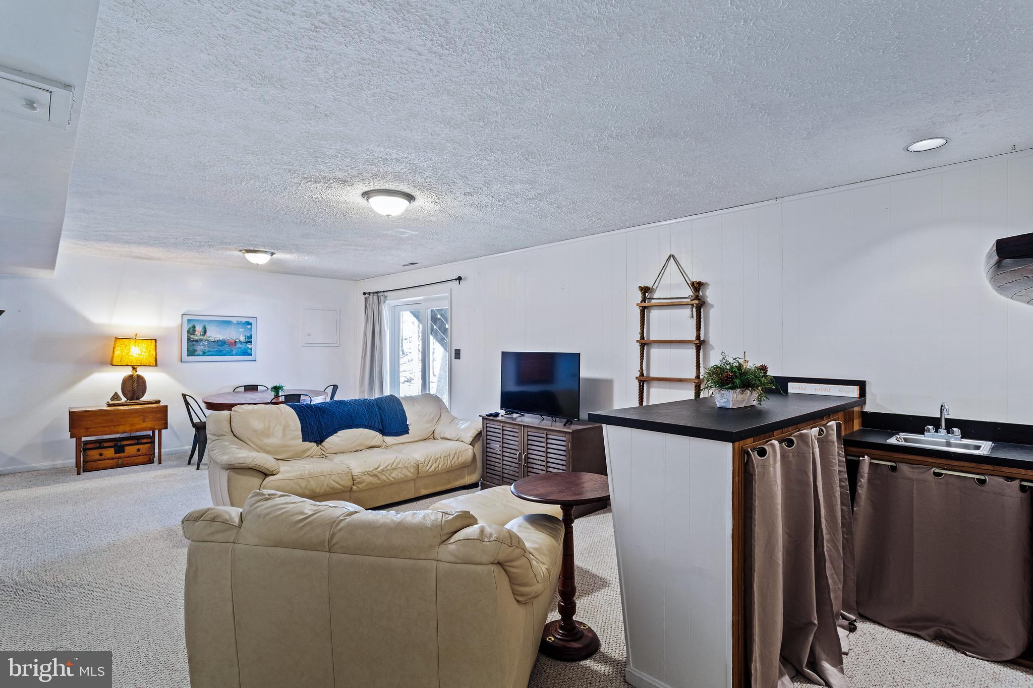 6096 Arrington Dr