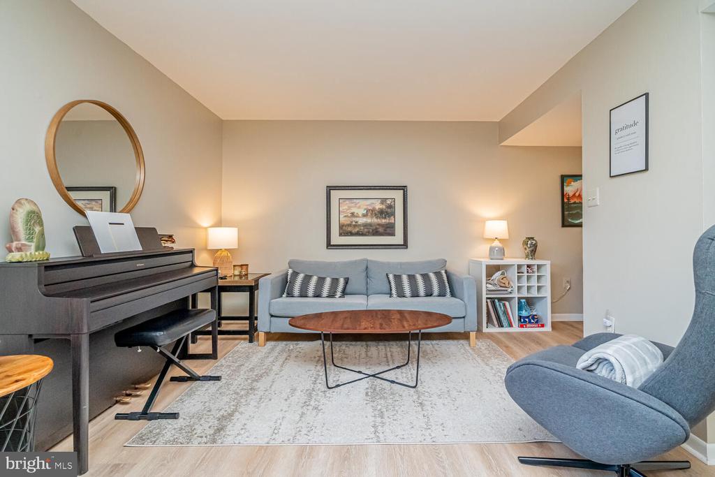 1016 Queens Ct