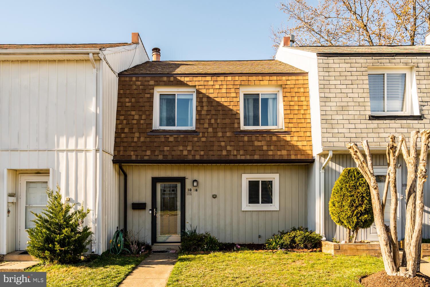 1016 Queens Ct