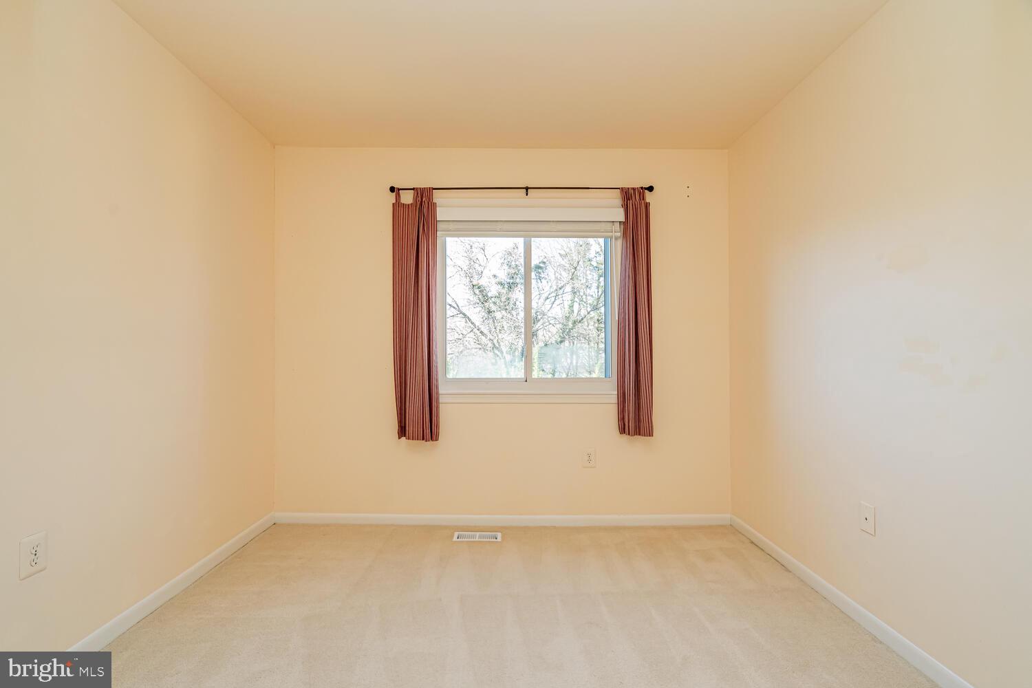 1016 Queens Ct