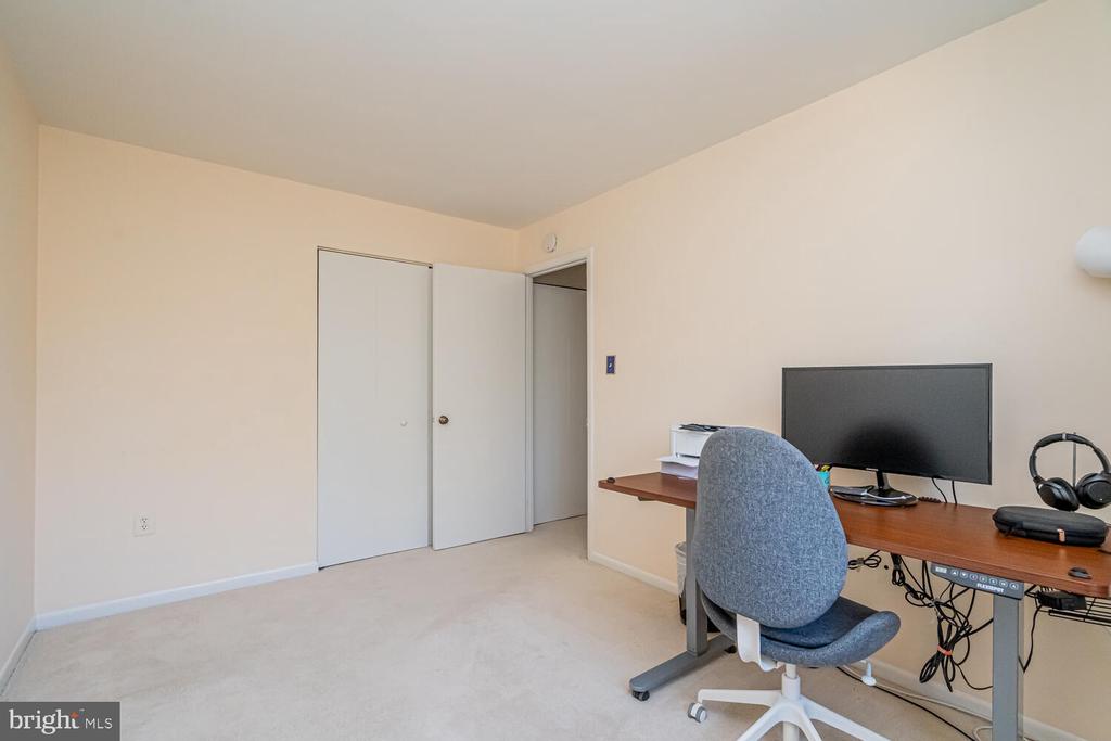 1016 Queens Ct