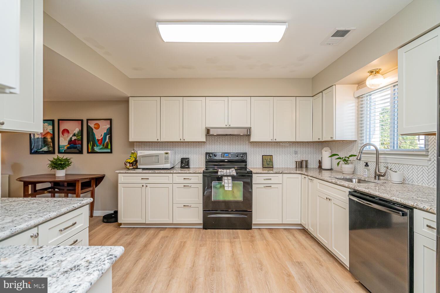1016 Queens Ct