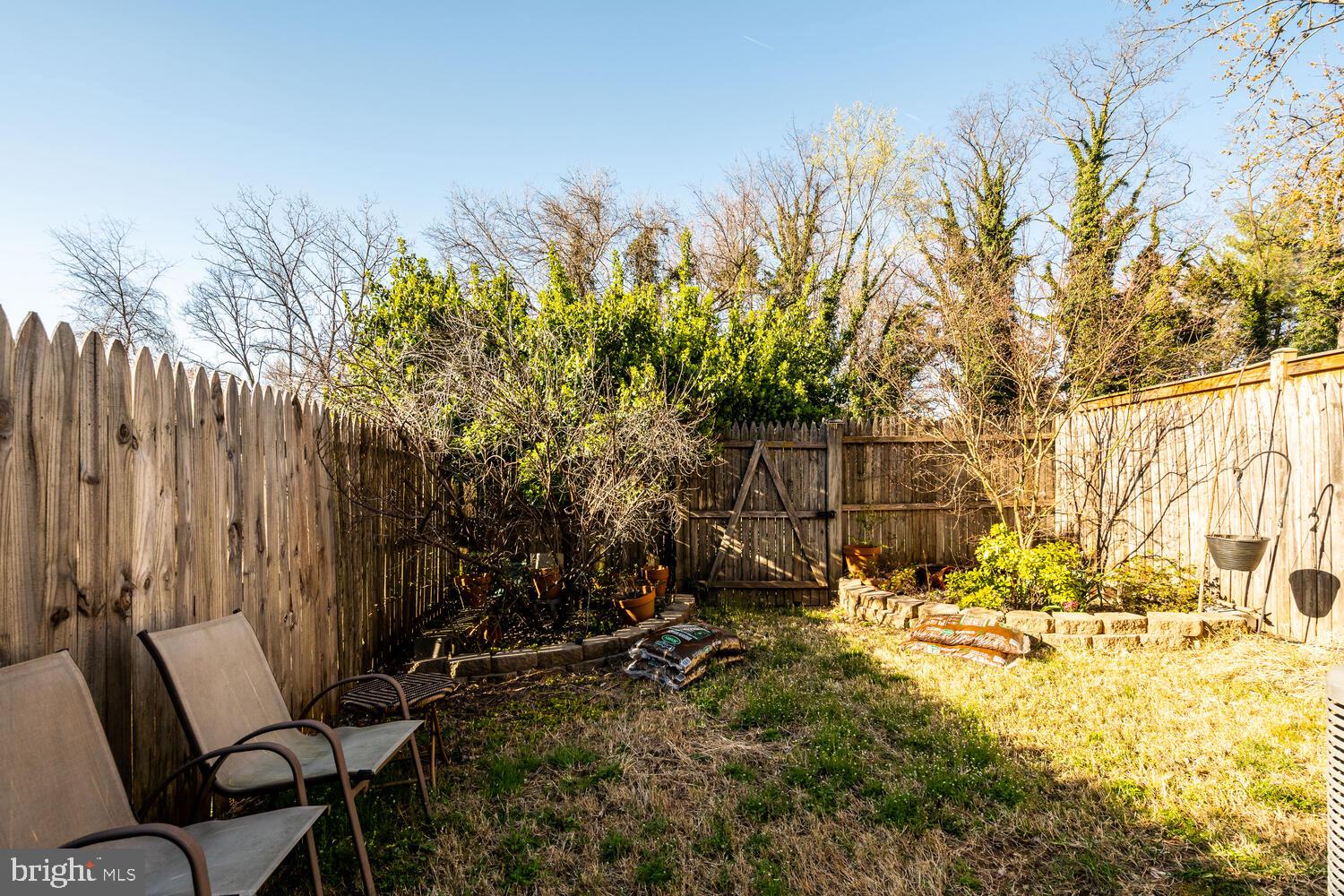 1016 Queens Ct