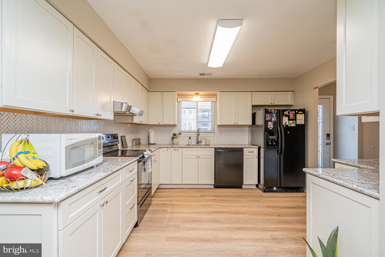 1016 Queens Ct