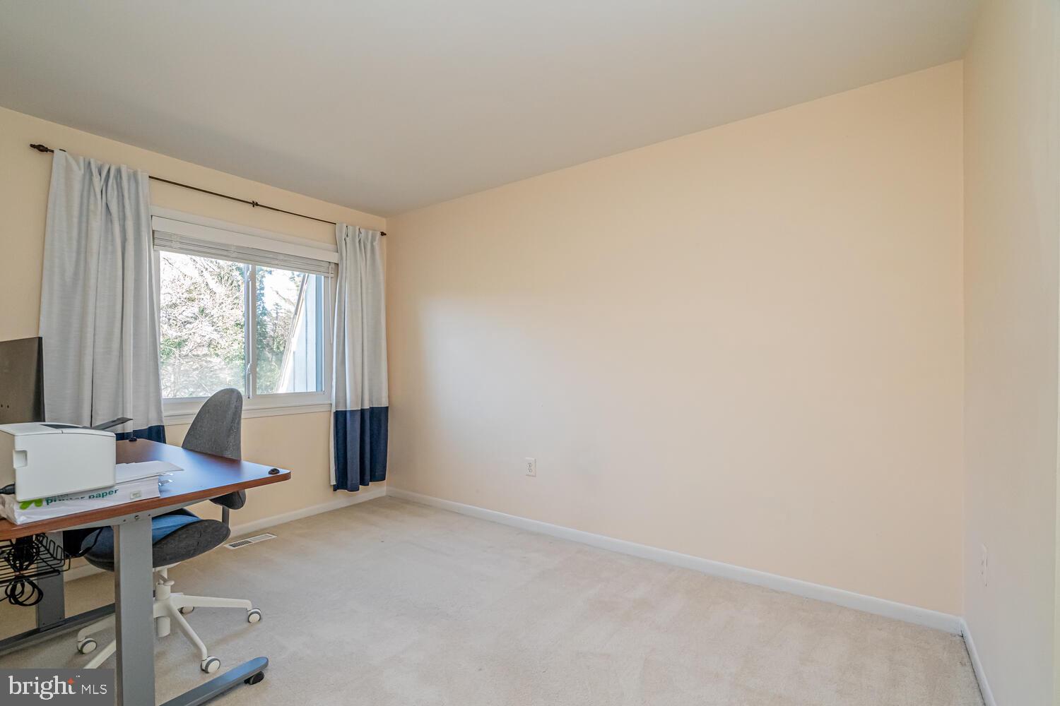 1016 Queens Ct