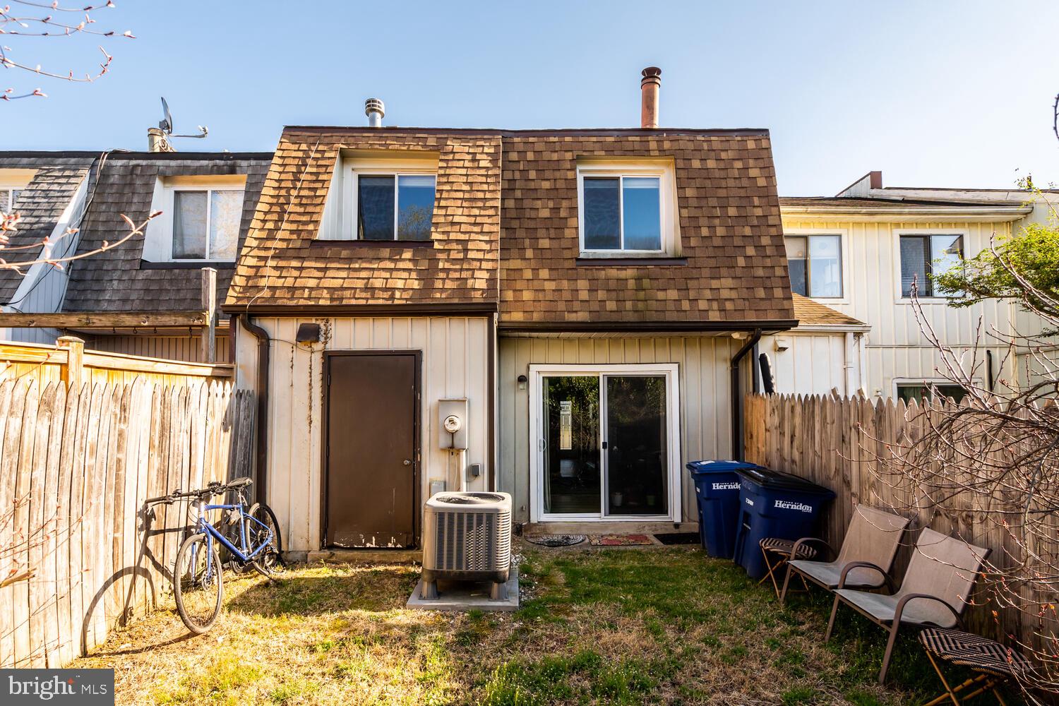 1016 Queens Ct