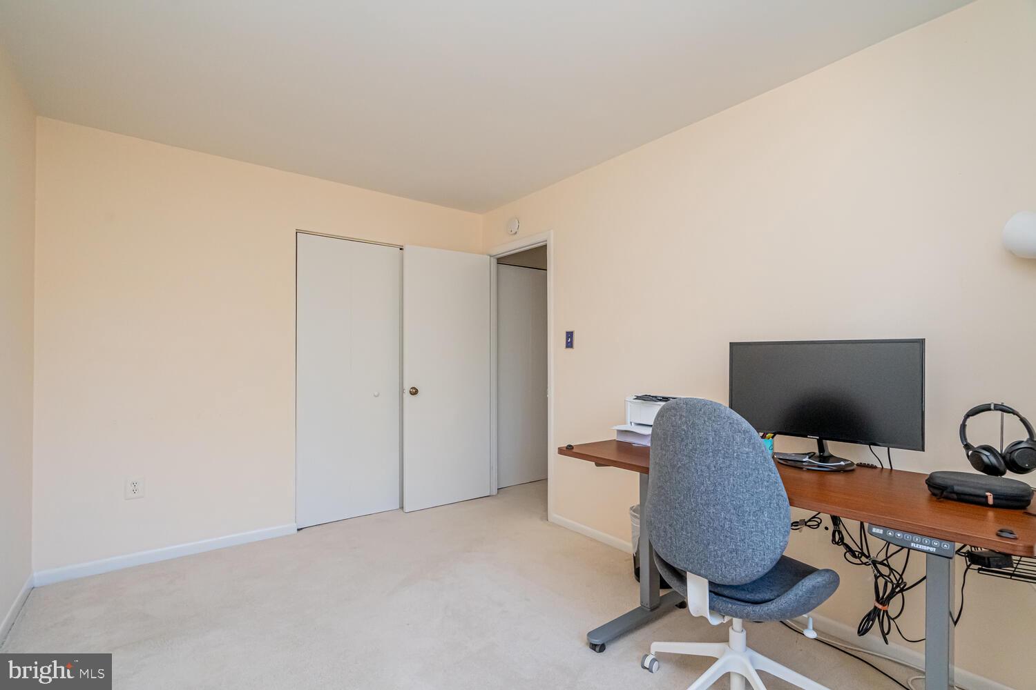 1016 Queens Ct