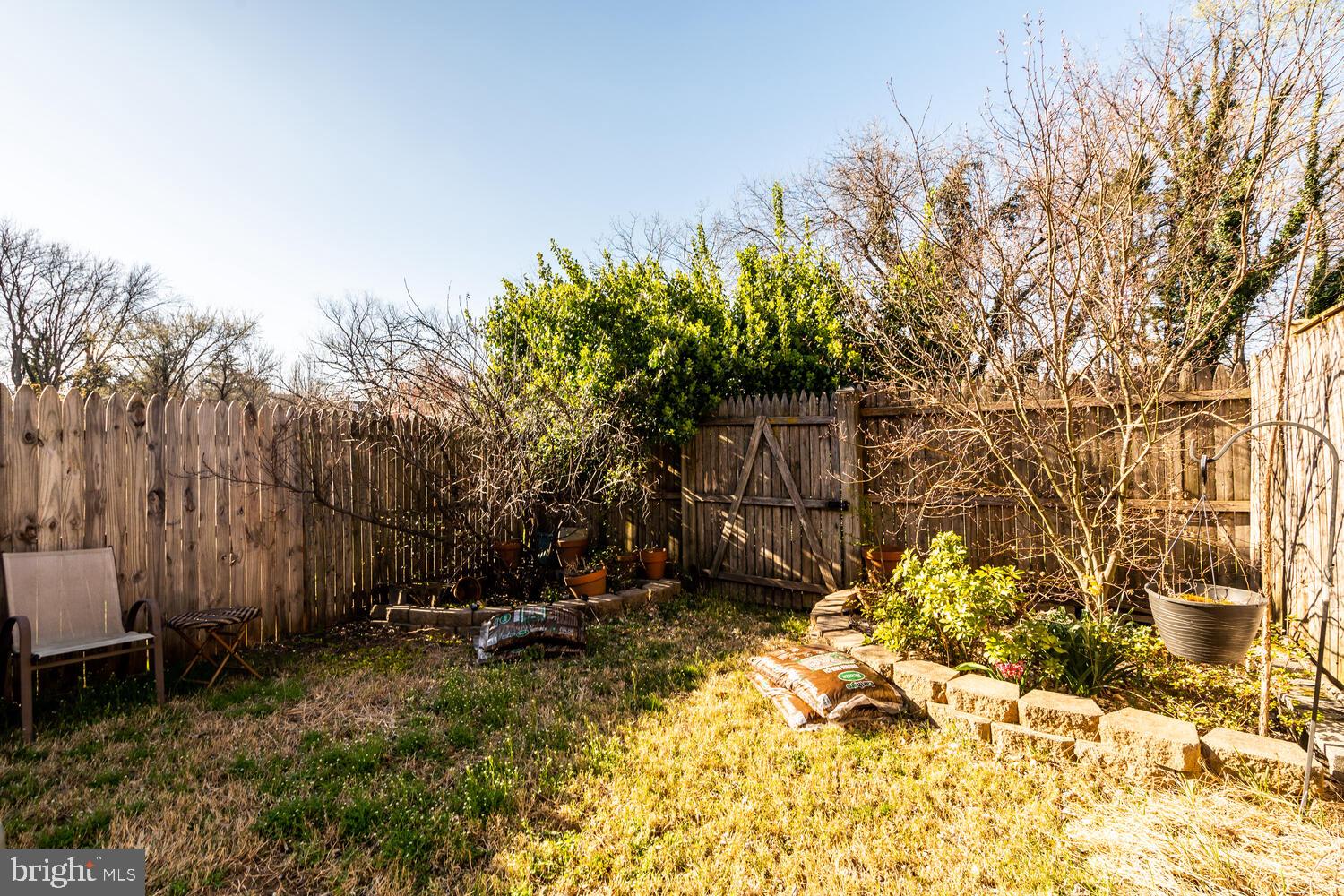 1016 Queens Ct