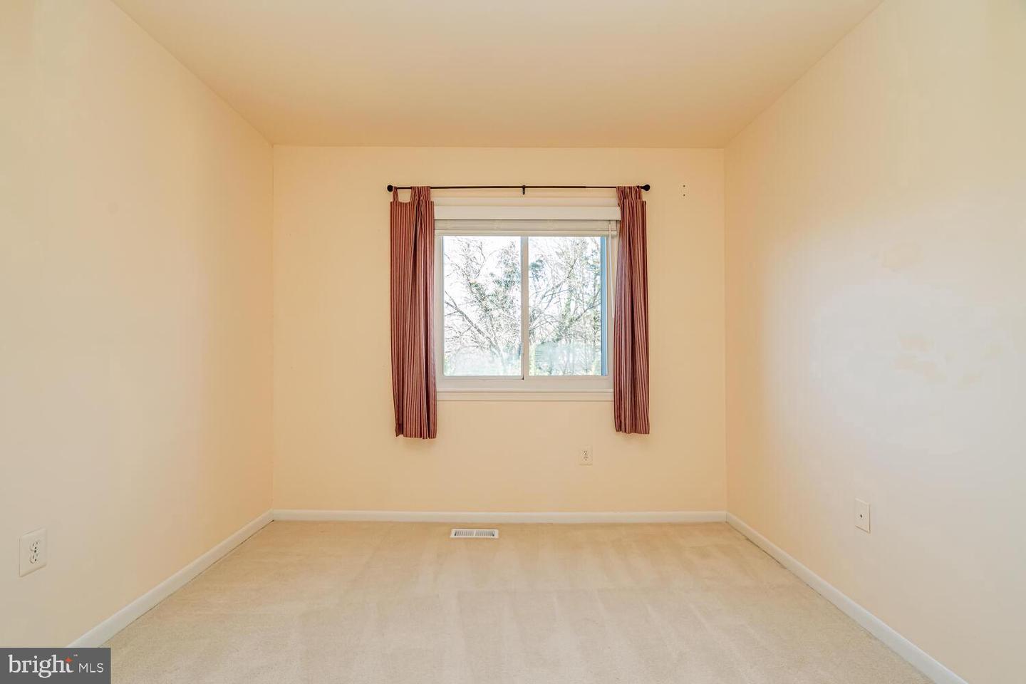 1016 Queens Ct