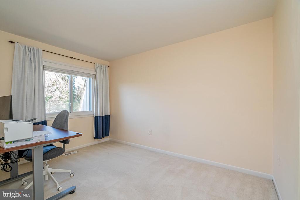 1016 Queens Ct