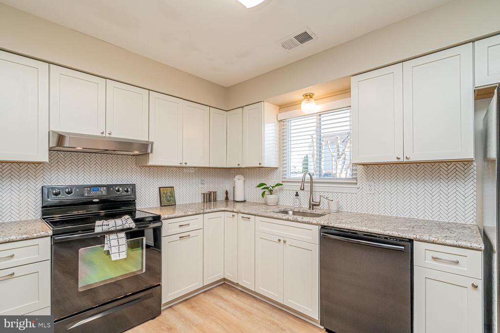1016 Queens Ct