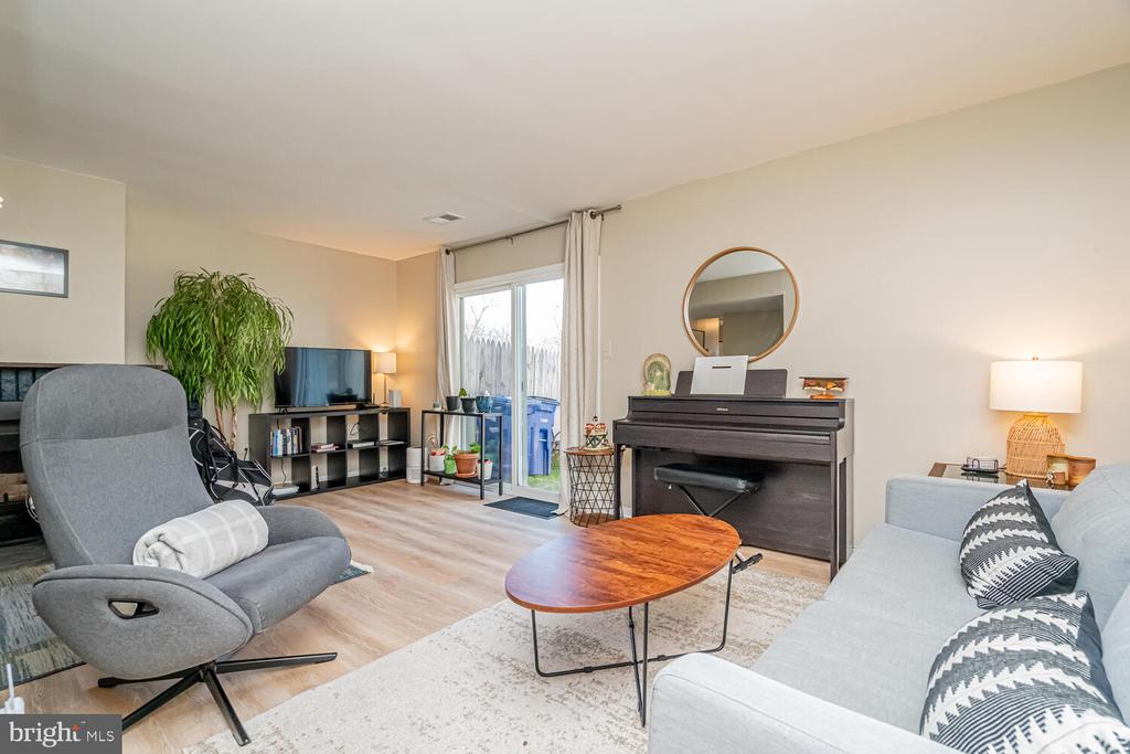 1016 Queens Ct