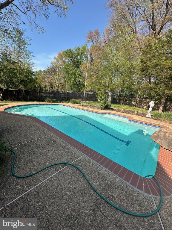 1128 Alden Rd