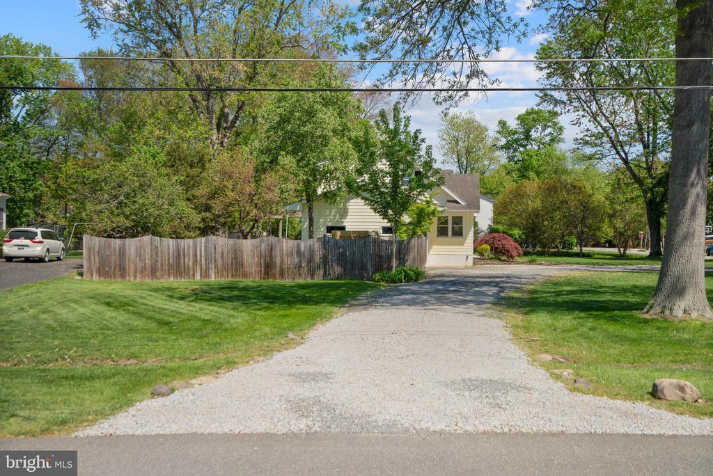 1128 Alden Rd
