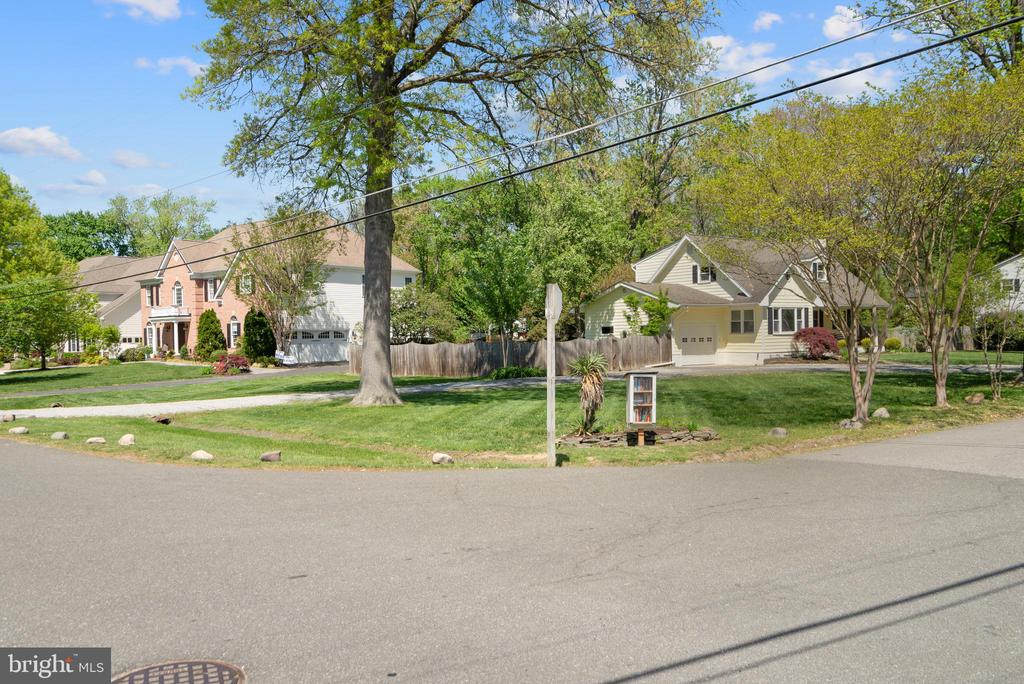 1128 Alden Rd