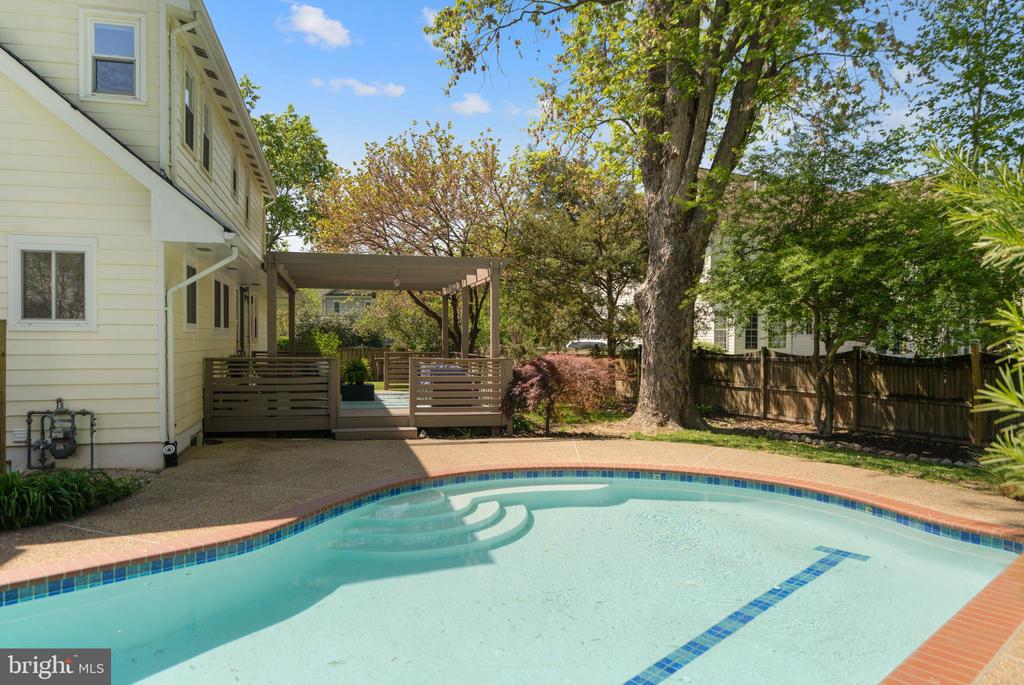1128 Alden Rd
