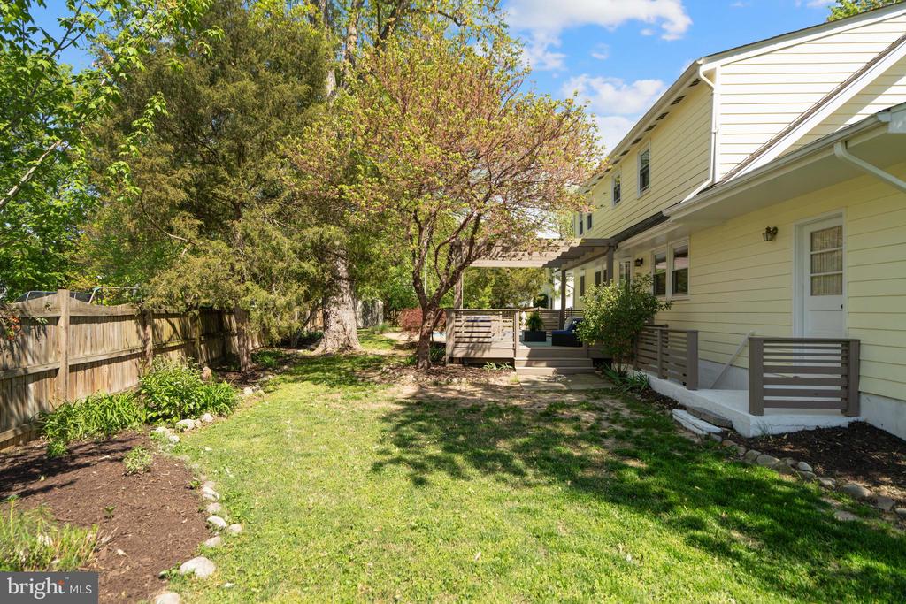 1128 Alden Rd